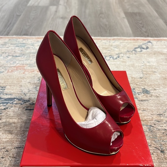 Red GUESS Heels - Picture 3 of 9